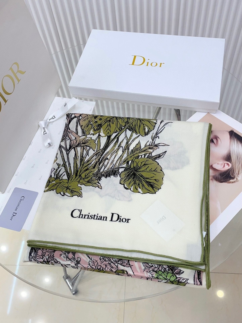 CHRISTIAN DIOR